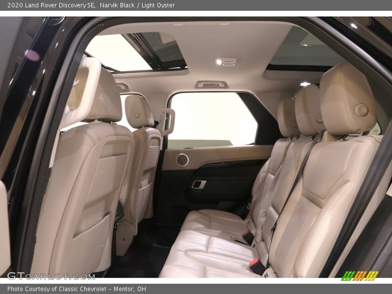 Narvik Black / Light Oyster 2020 Land Rover Discovery SE