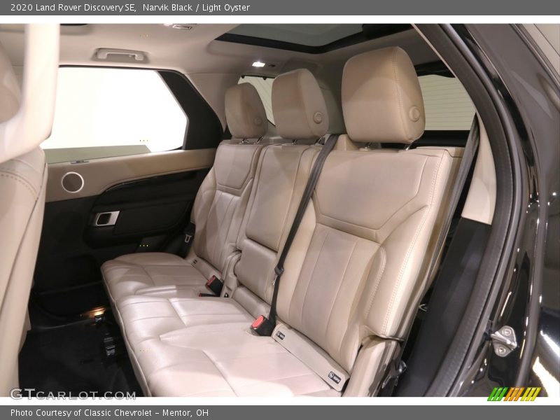 Narvik Black / Light Oyster 2020 Land Rover Discovery SE