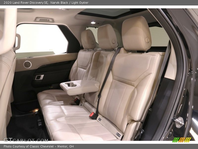 Narvik Black / Light Oyster 2020 Land Rover Discovery SE