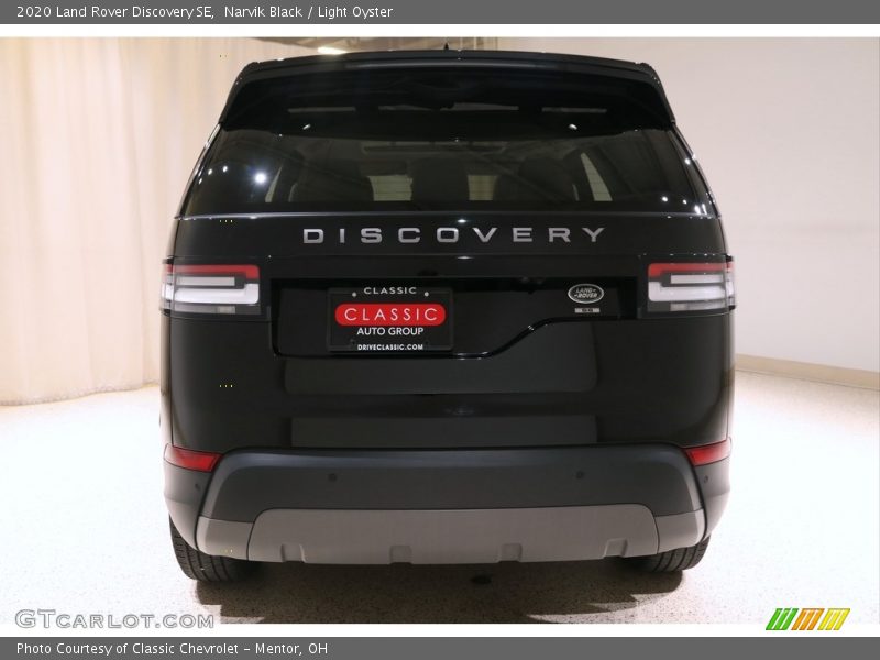 Narvik Black / Light Oyster 2020 Land Rover Discovery SE