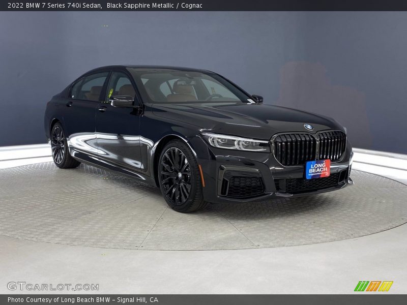 Front 3/4 View of 2022 7 Series 740i Sedan