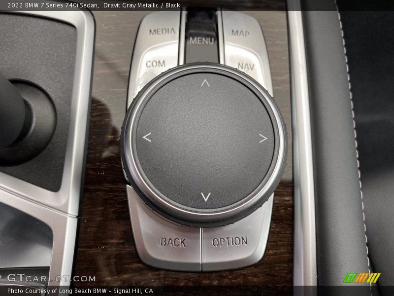 Controls of 2022 7 Series 740i Sedan