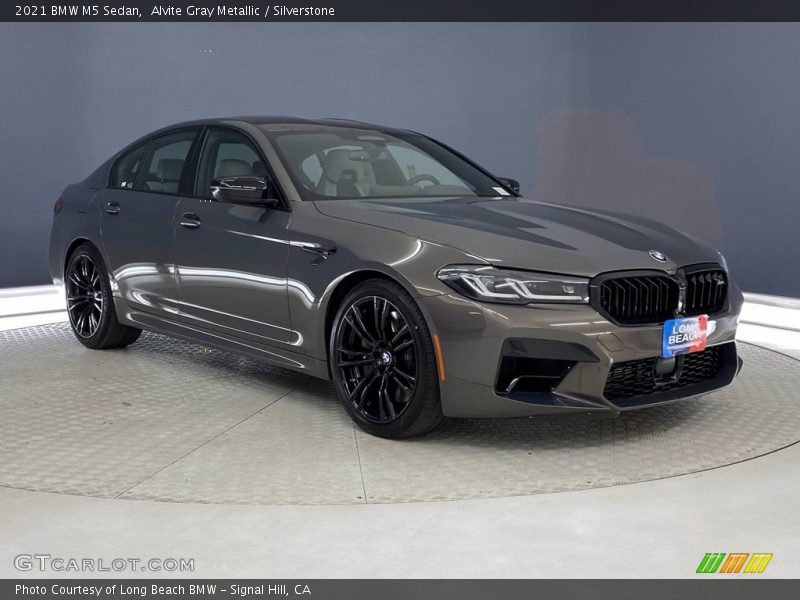 Front 3/4 View of 2021 M5 Sedan