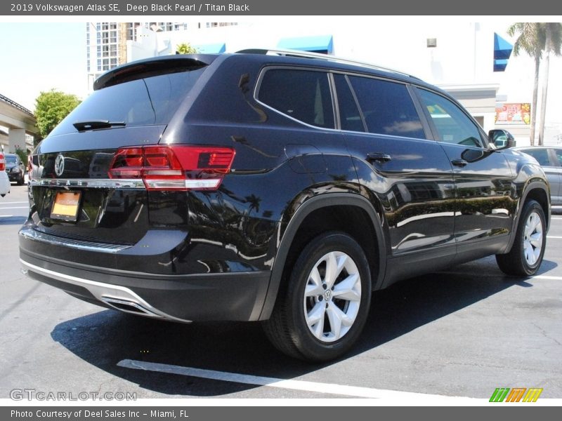 Deep Black Pearl / Titan Black 2019 Volkswagen Atlas SE
