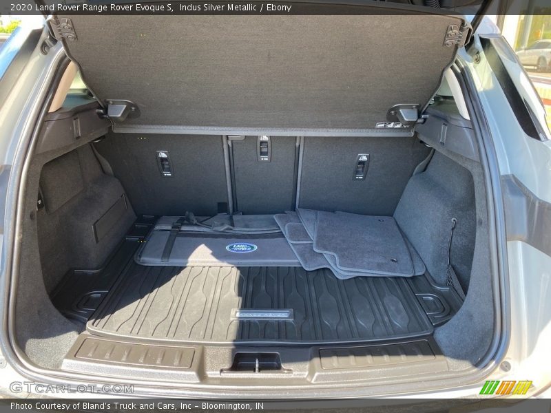 Indus Silver Metallic / Ebony 2020 Land Rover Range Rover Evoque S