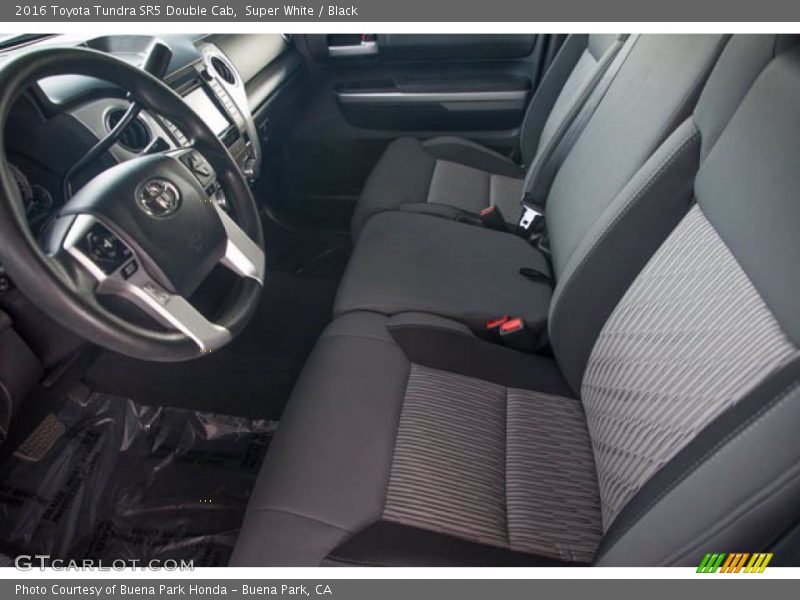 Super White / Black 2016 Toyota Tundra SR5 Double Cab