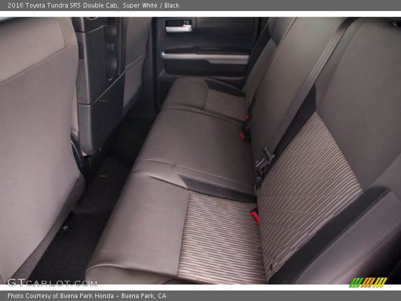 Super White / Black 2016 Toyota Tundra SR5 Double Cab