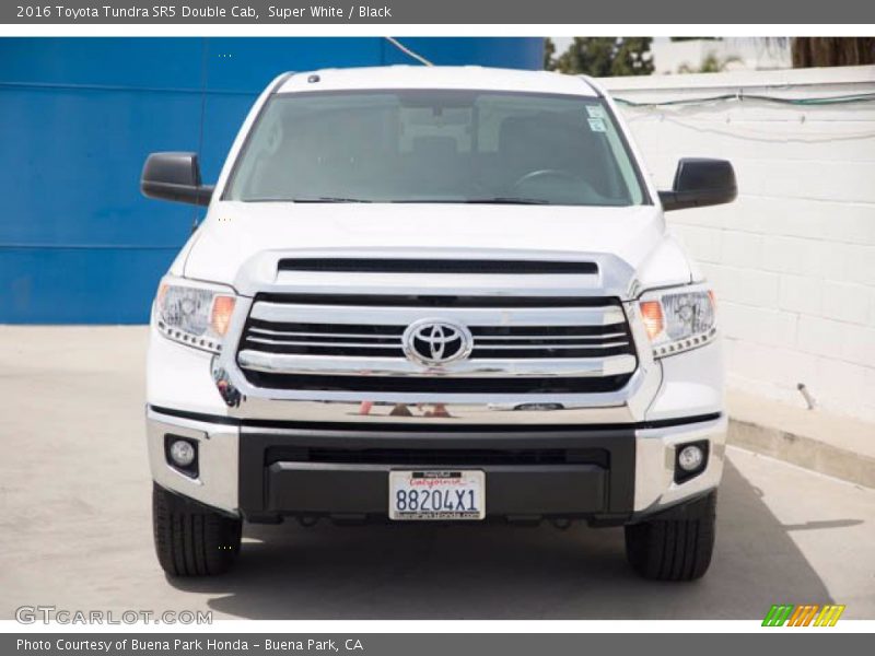 Super White / Black 2016 Toyota Tundra SR5 Double Cab