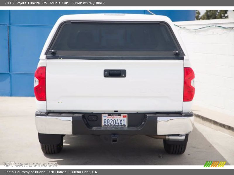 Super White / Black 2016 Toyota Tundra SR5 Double Cab