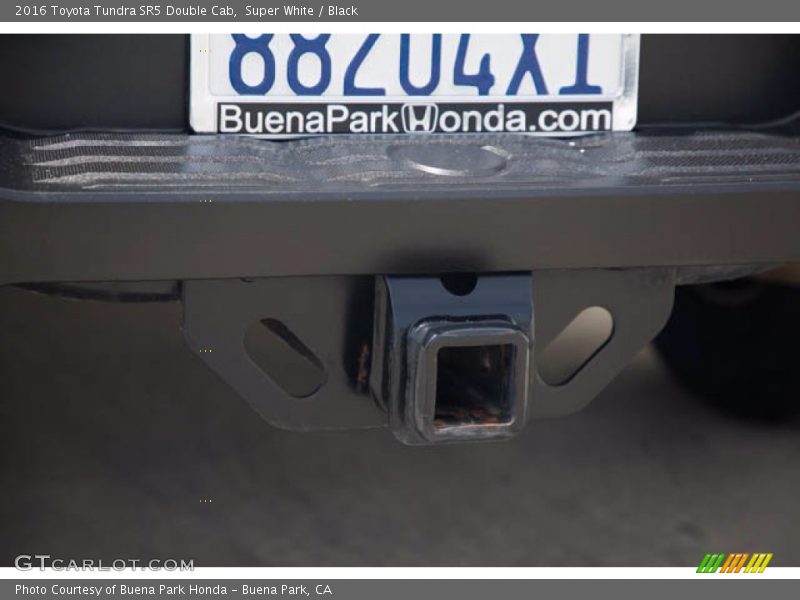 Super White / Black 2016 Toyota Tundra SR5 Double Cab