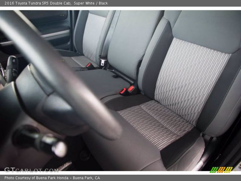 Super White / Black 2016 Toyota Tundra SR5 Double Cab