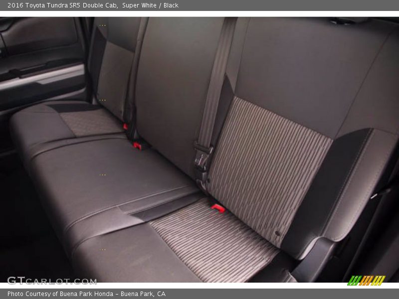 Super White / Black 2016 Toyota Tundra SR5 Double Cab