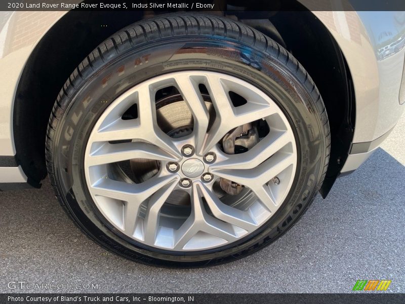 Indus Silver Metallic / Ebony 2020 Land Rover Range Rover Evoque S