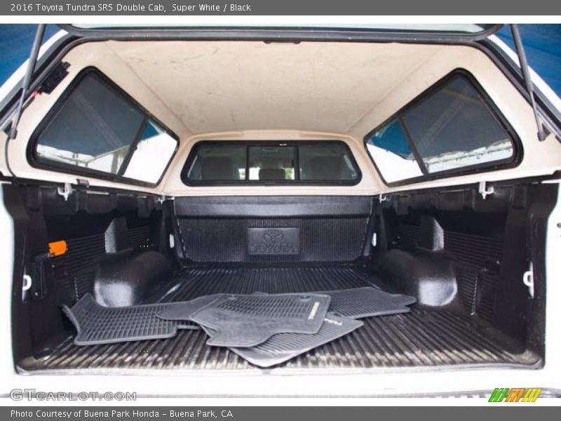 Super White / Black 2016 Toyota Tundra SR5 Double Cab