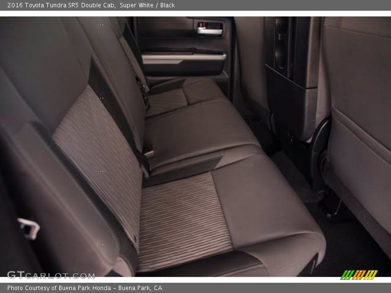 Super White / Black 2016 Toyota Tundra SR5 Double Cab
