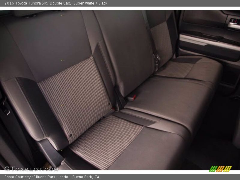 Super White / Black 2016 Toyota Tundra SR5 Double Cab