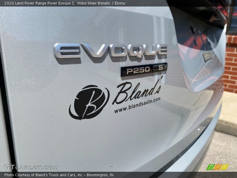 Indus Silver Metallic / Ebony 2020 Land Rover Range Rover Evoque S