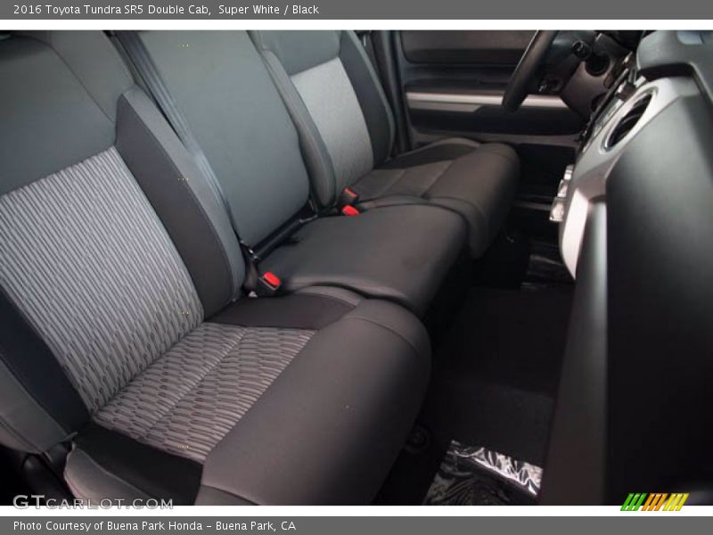 Super White / Black 2016 Toyota Tundra SR5 Double Cab