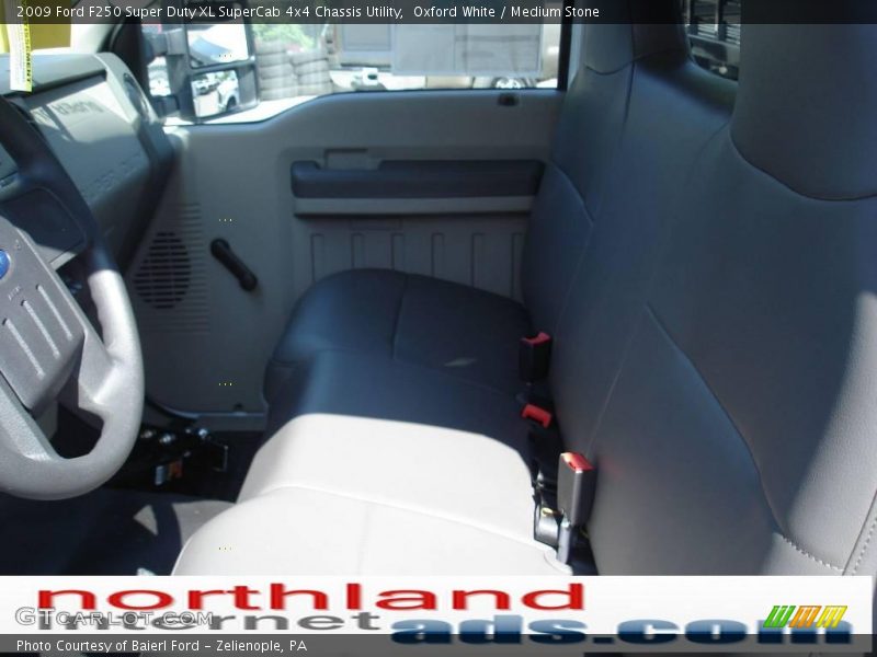 Oxford White / Medium Stone 2009 Ford F250 Super Duty XL SuperCab 4x4 Chassis Utility