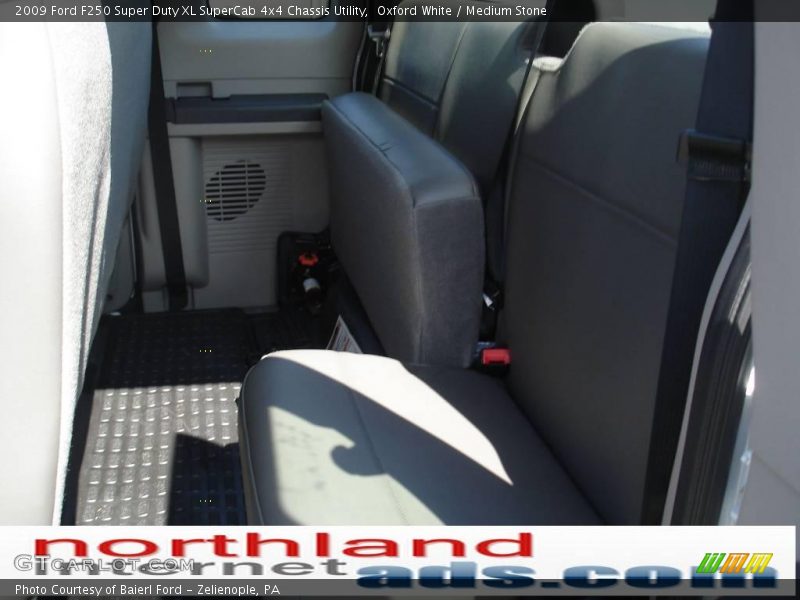 Oxford White / Medium Stone 2009 Ford F250 Super Duty XL SuperCab 4x4 Chassis Utility