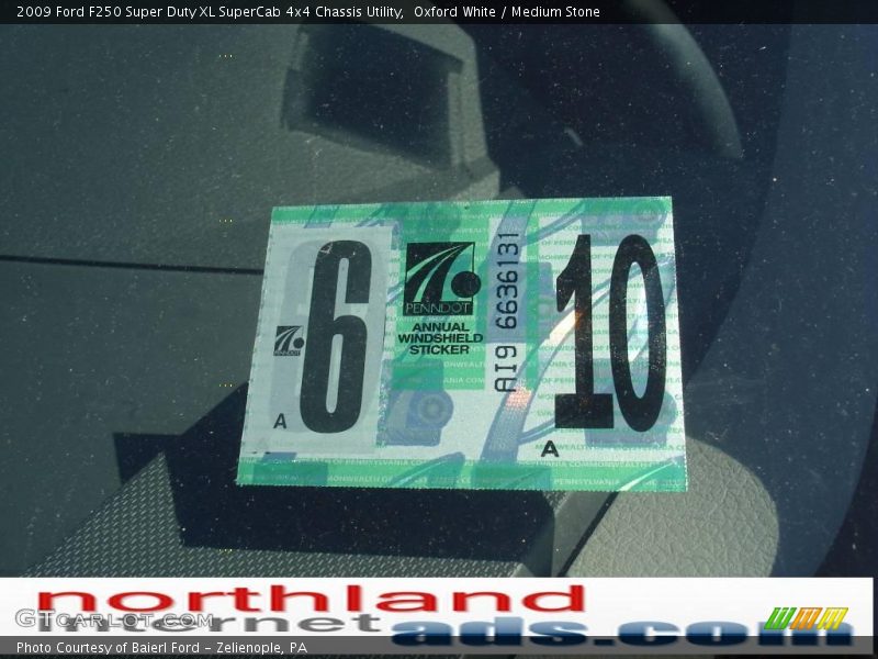 Oxford White / Medium Stone 2009 Ford F250 Super Duty XL SuperCab 4x4 Chassis Utility