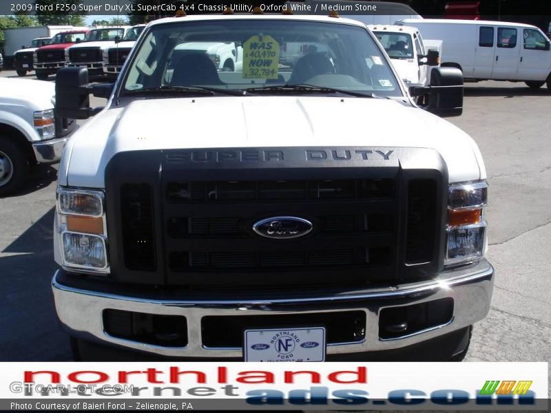 Oxford White / Medium Stone 2009 Ford F250 Super Duty XL SuperCab 4x4 Chassis Utility