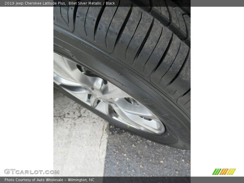 Billet Silver Metallic / Black 2019 Jeep Cherokee Latitude Plus