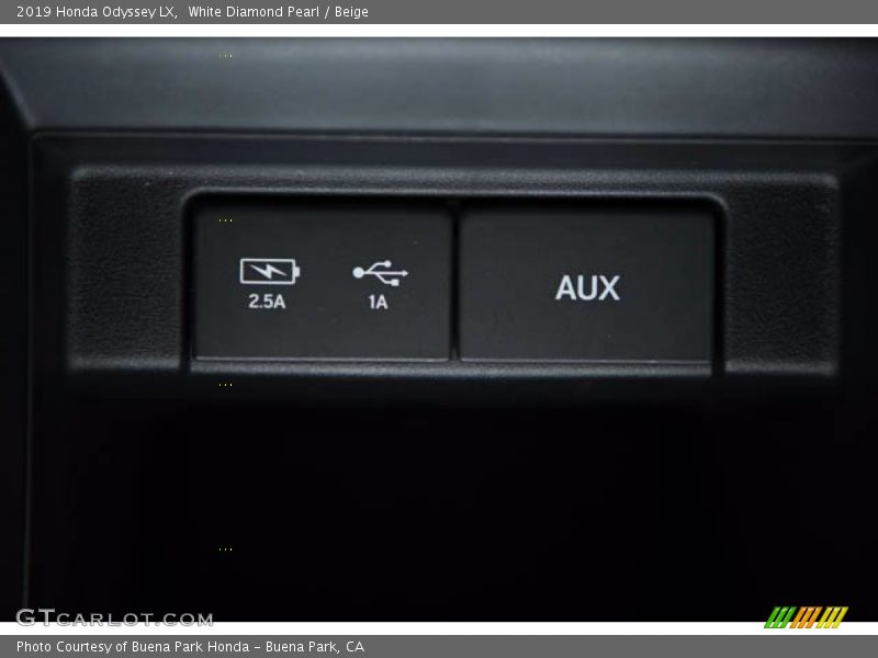 White Diamond Pearl / Beige 2019 Honda Odyssey LX