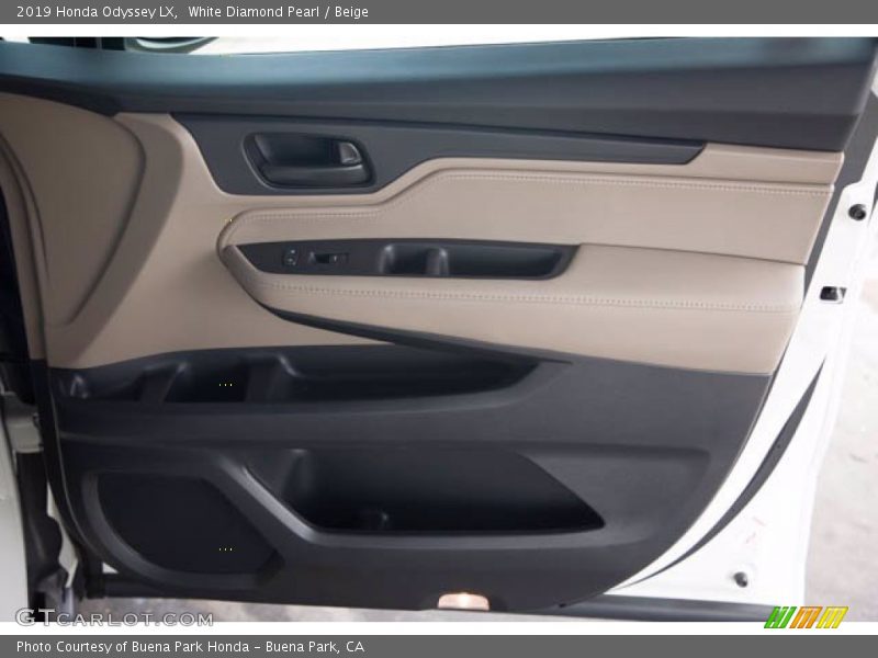 White Diamond Pearl / Beige 2019 Honda Odyssey LX