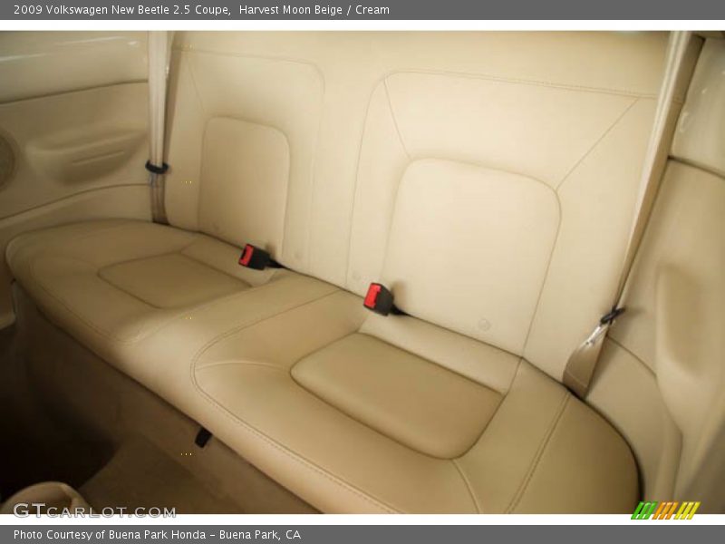 Harvest Moon Beige / Cream 2009 Volkswagen New Beetle 2.5 Coupe