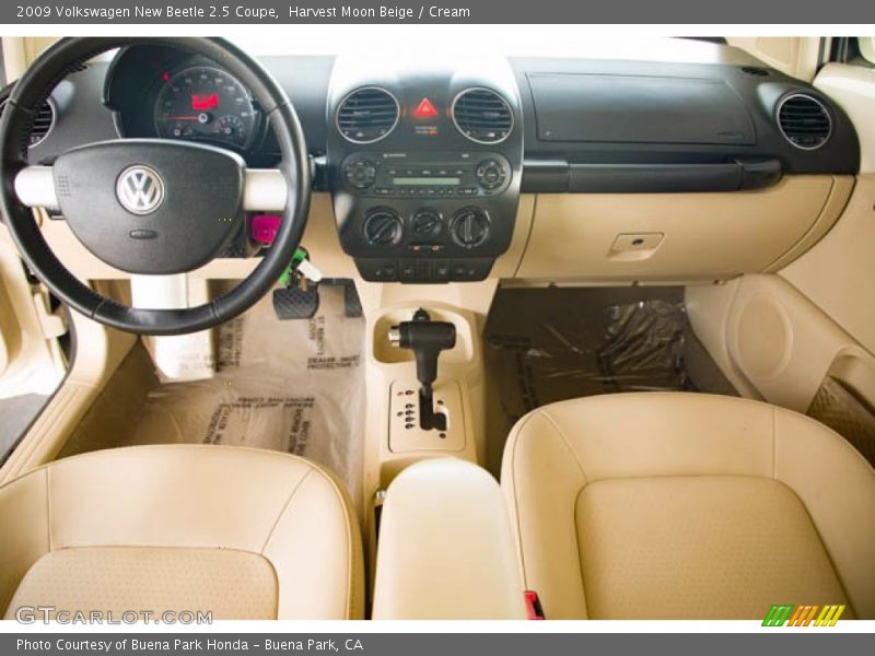 Harvest Moon Beige / Cream 2009 Volkswagen New Beetle 2.5 Coupe
