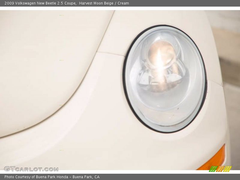 Harvest Moon Beige / Cream 2009 Volkswagen New Beetle 2.5 Coupe