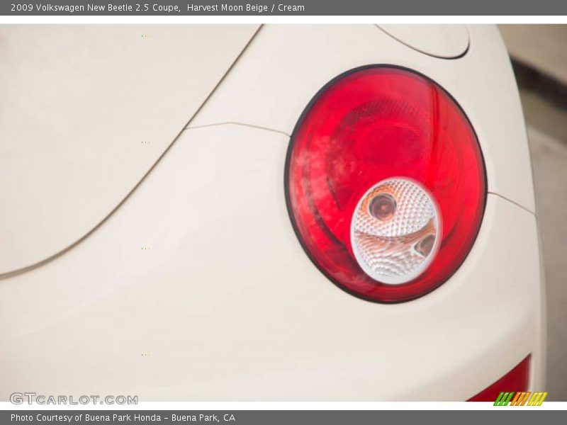 Harvest Moon Beige / Cream 2009 Volkswagen New Beetle 2.5 Coupe