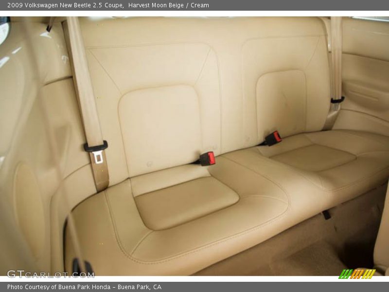 Harvest Moon Beige / Cream 2009 Volkswagen New Beetle 2.5 Coupe