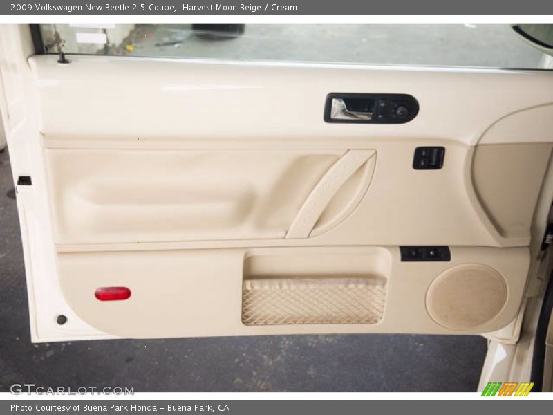 Harvest Moon Beige / Cream 2009 Volkswagen New Beetle 2.5 Coupe