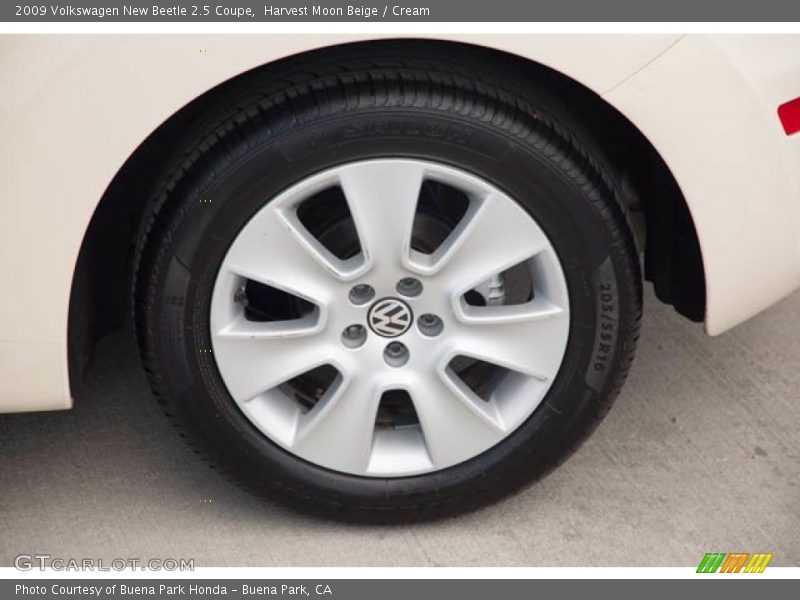 Harvest Moon Beige / Cream 2009 Volkswagen New Beetle 2.5 Coupe