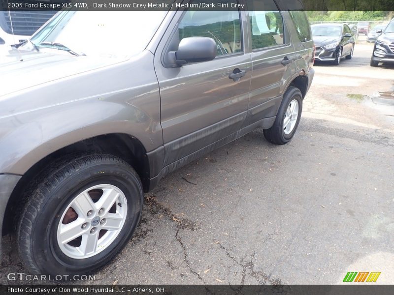 Dark Shadow Grey Metallic / Medium/Dark Flint Grey 2005 Ford Escape XLS 4WD