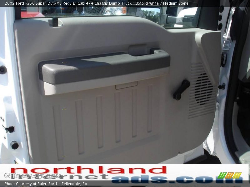 Oxford White / Medium Stone 2009 Ford F350 Super Duty XL Regular Cab 4x4 Chassis Dump Truck