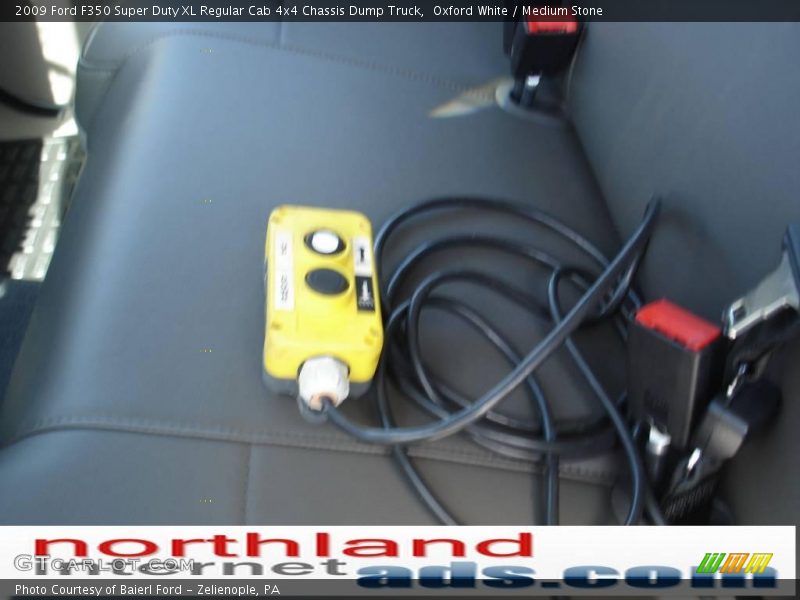 Oxford White / Medium Stone 2009 Ford F350 Super Duty XL Regular Cab 4x4 Chassis Dump Truck