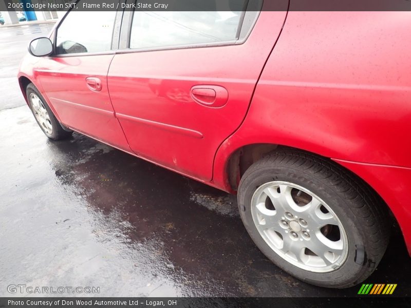 Flame Red / Dark Slate Gray 2005 Dodge Neon SXT