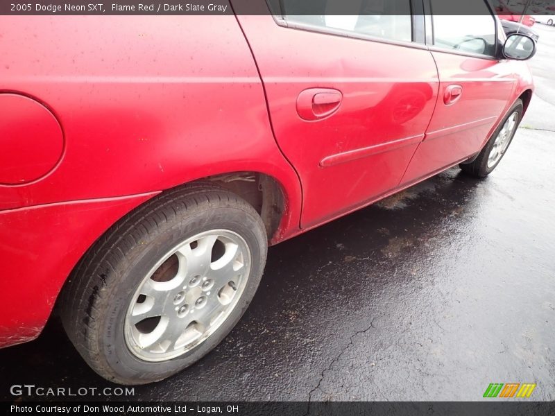 Flame Red / Dark Slate Gray 2005 Dodge Neon SXT