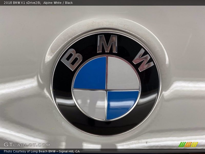 Alpine White / Black 2018 BMW X1 sDrive28i