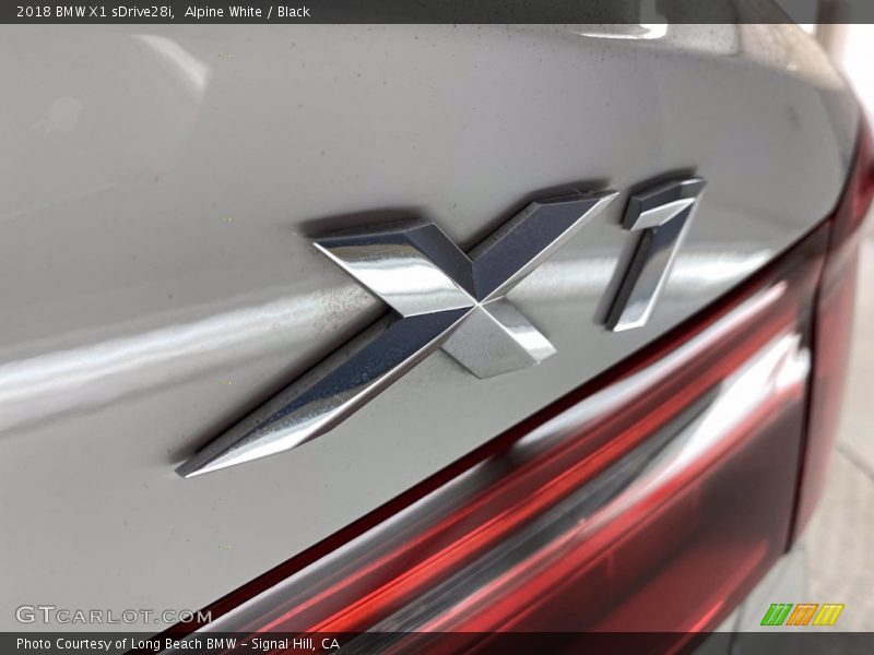 Alpine White / Black 2018 BMW X1 sDrive28i