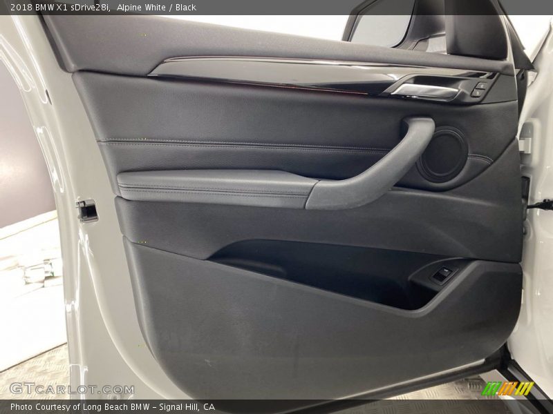Alpine White / Black 2018 BMW X1 sDrive28i