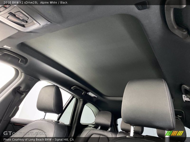 Alpine White / Black 2018 BMW X1 sDrive28i