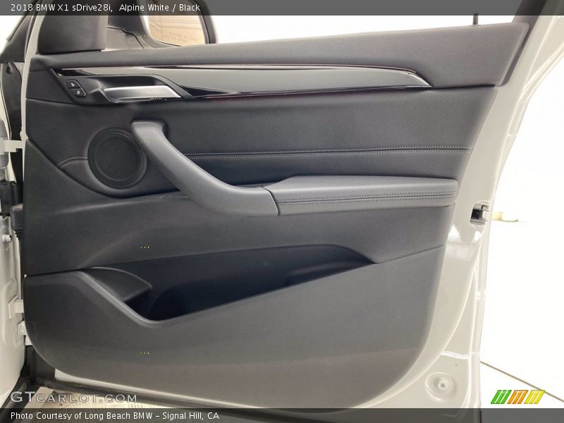 Alpine White / Black 2018 BMW X1 sDrive28i
