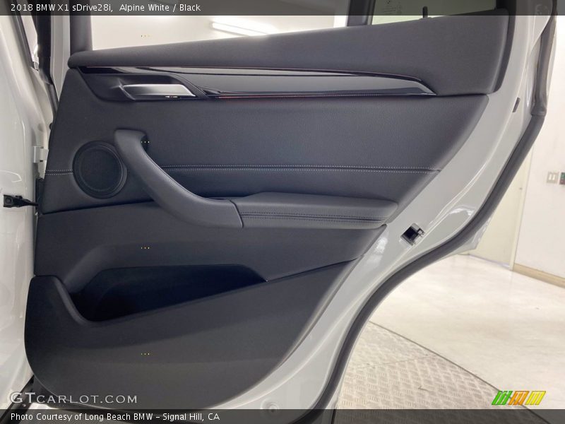 Alpine White / Black 2018 BMW X1 sDrive28i