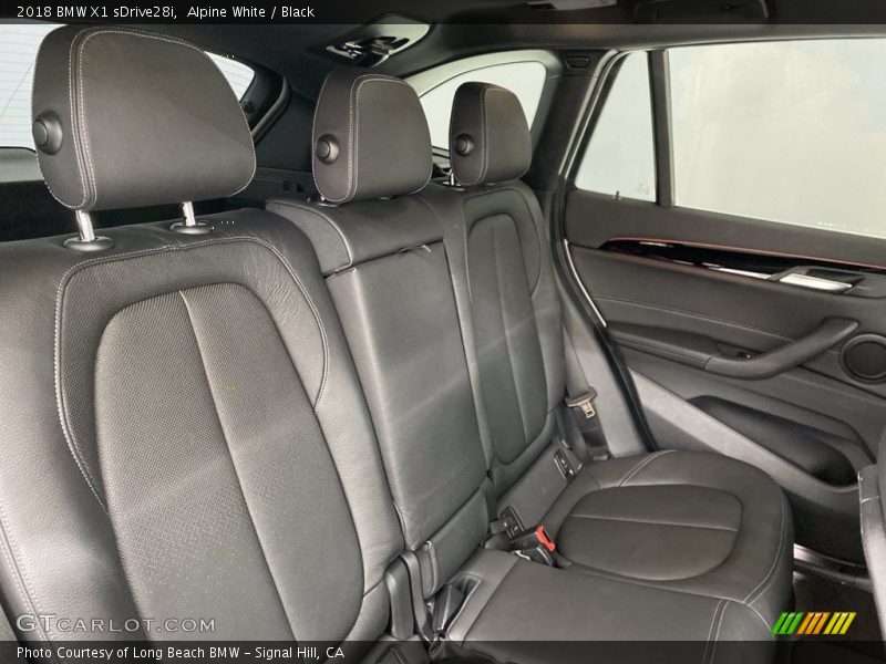 Alpine White / Black 2018 BMW X1 sDrive28i