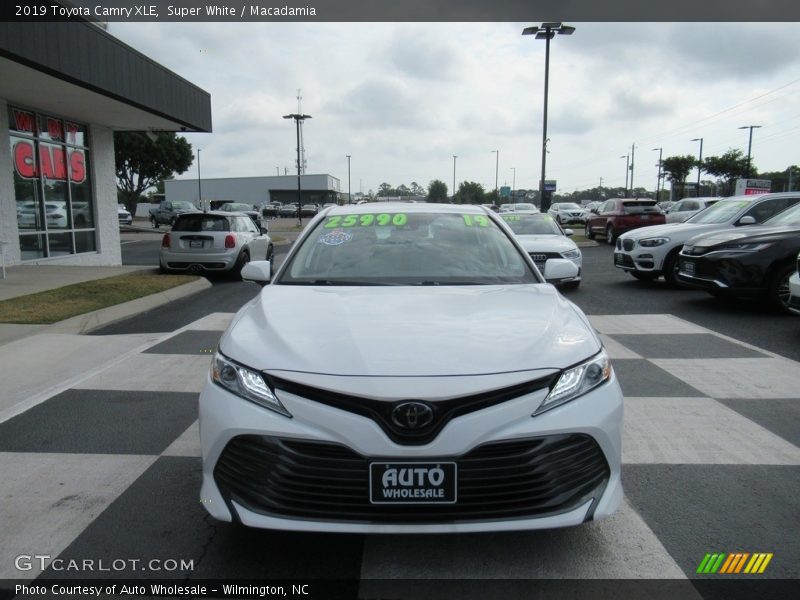 Super White / Macadamia 2019 Toyota Camry XLE