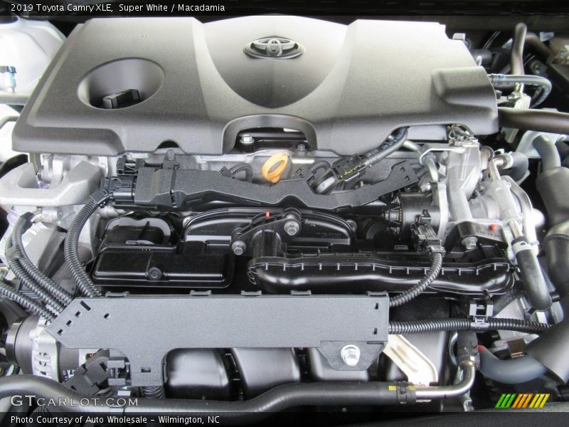 Super White / Macadamia 2019 Toyota Camry XLE